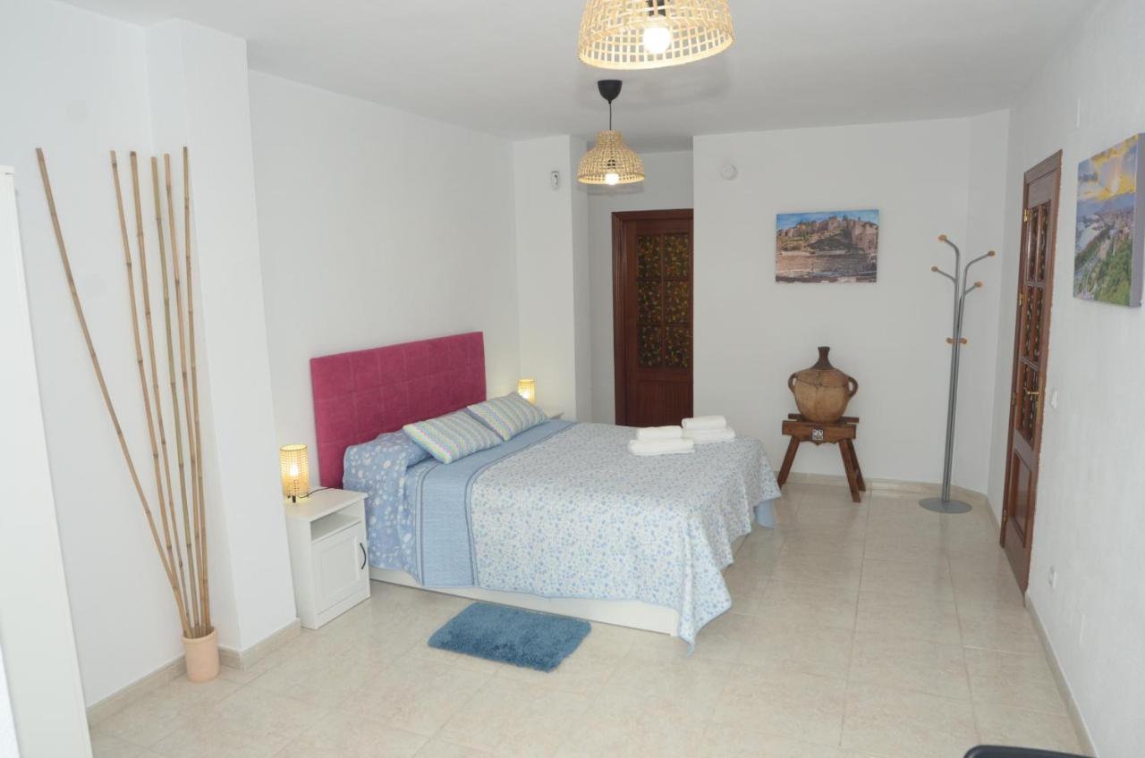 Habitacion Grande Con Terraza Privada, Malaga Centro Luaran gambar