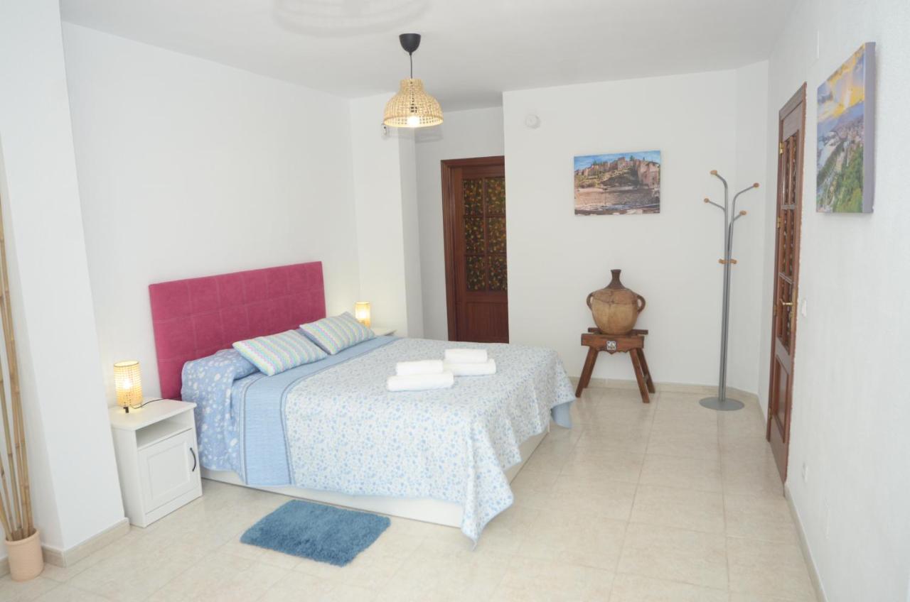 Habitacion Grande Con Terraza Privada, Malaga Centro Luaran gambar