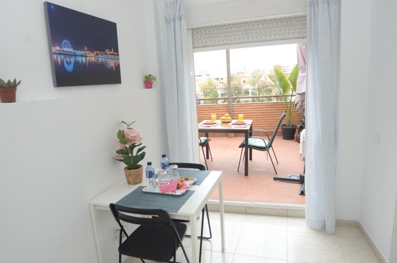 Habitacion Grande Con Terraza Privada, Malaga Centro Luaran gambar
