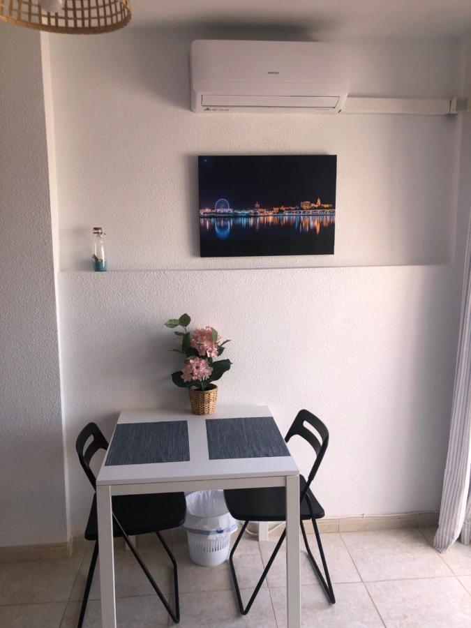 Habitacion Grande Con Terraza Privada, Malaga Centro Luaran gambar